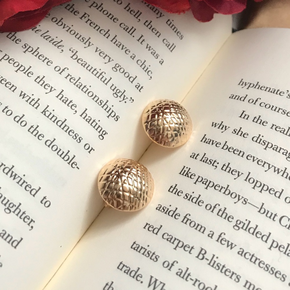 🔴 3/30$ Classy Gold Round Button Earrings - Picture 5 of 5